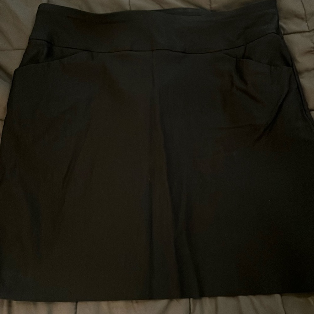 Black skort